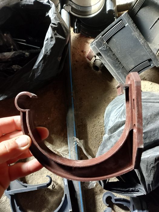 Соединитель жолоба крючки.