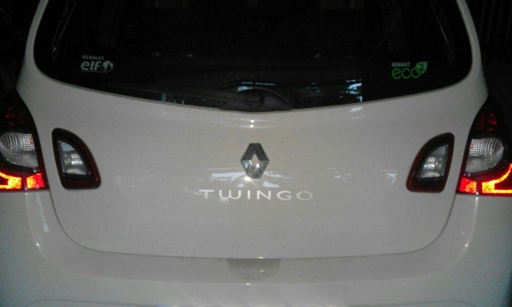 Sprzedam naklejkę klapy twingo