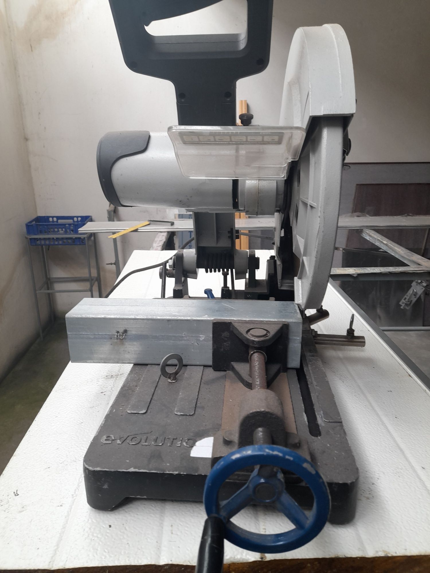 Maquina serrote de corte