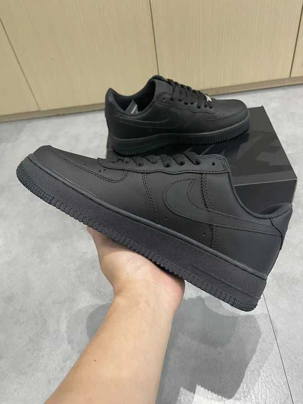 Nike Air Force 1 Low Supreme Black 43