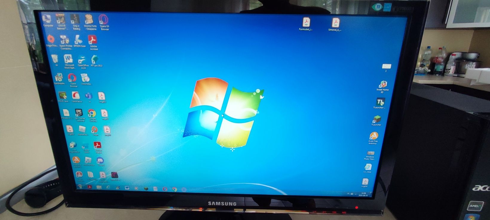 Komputer  stacjonarny z monitorem STAN IDEALNY