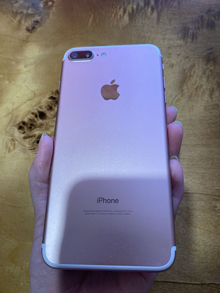 Продам телефон Iphone 7+ 32gb. Заблокований Icloud.