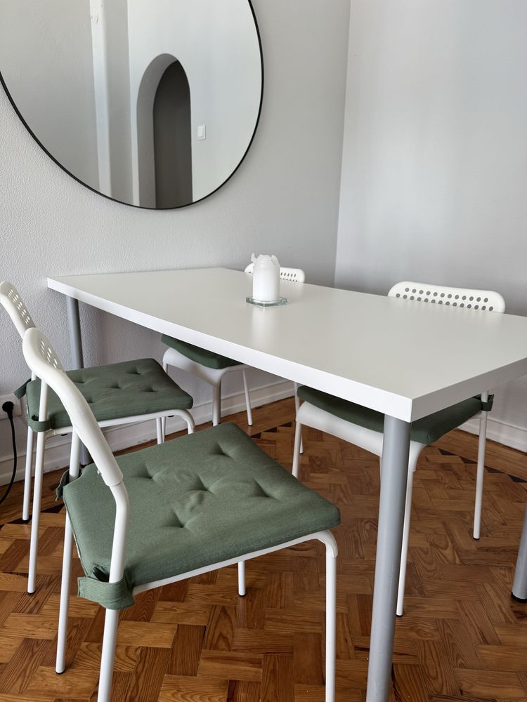 Conjunto mesa + 4 cadeiras IKEA