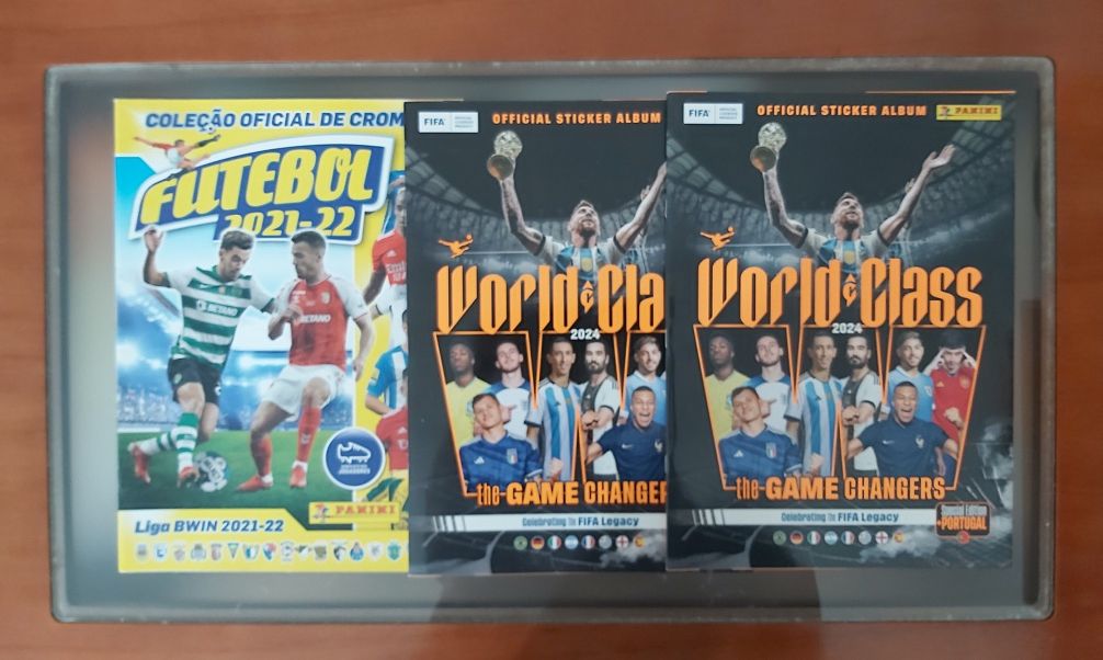 Cadernetas vazias de futebol
