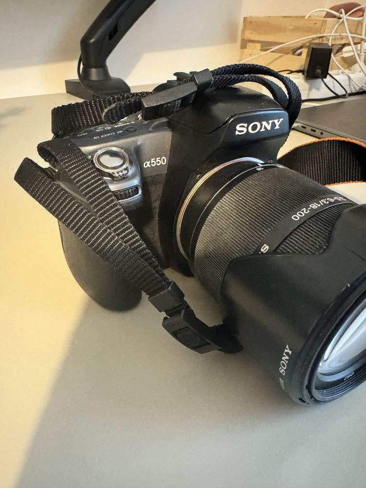 Lustrzanka Sony a550 + obiektyw 18-200