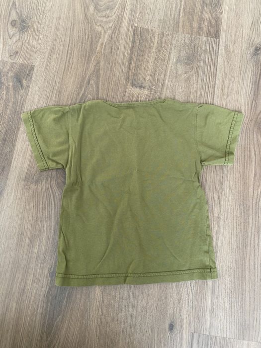 Зелена патріотична футболка з украінськими символами