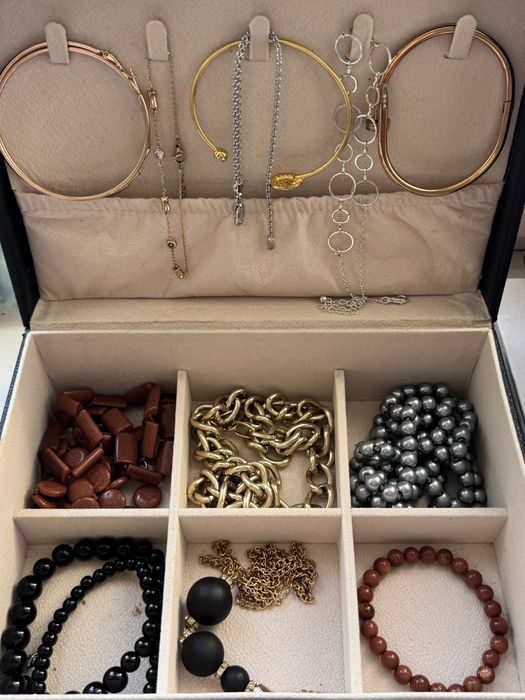 Украшения продаю дешево