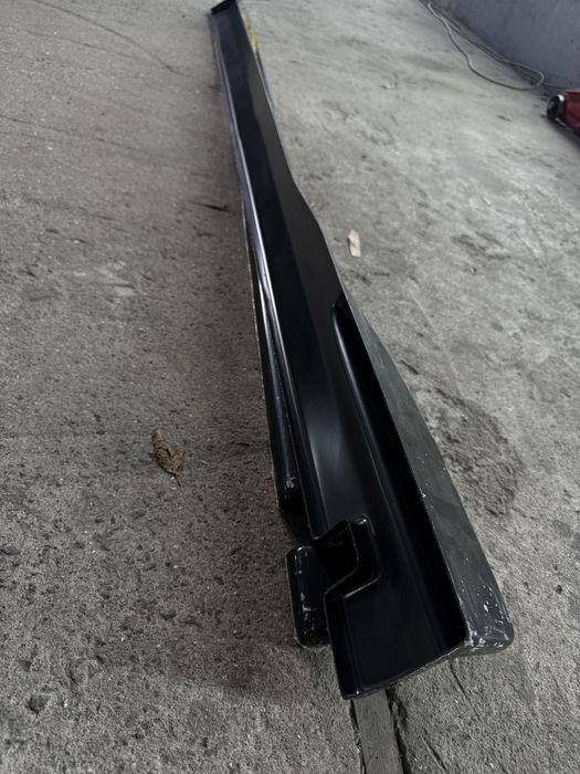 Продам накладки на пороги Tesla