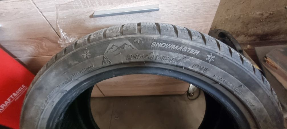 Komplet opon zimowych R17 Goodride snowmaster 215/45/17 idealne