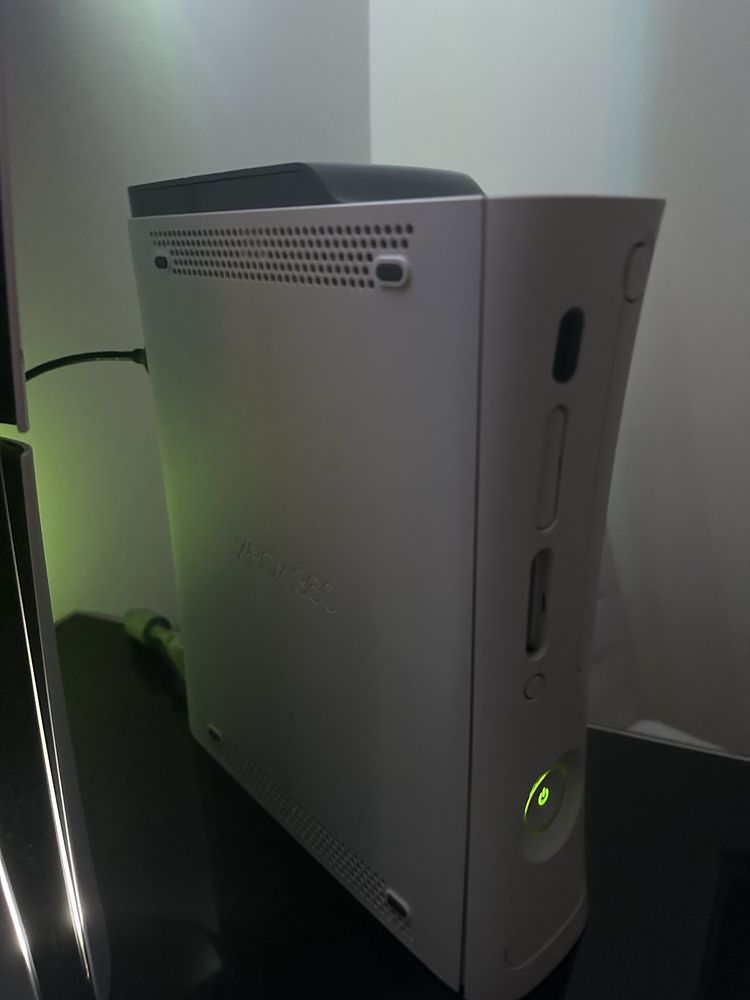 Xbox 360 +17gier+3dyski +pady dostepne od 20/04/2025