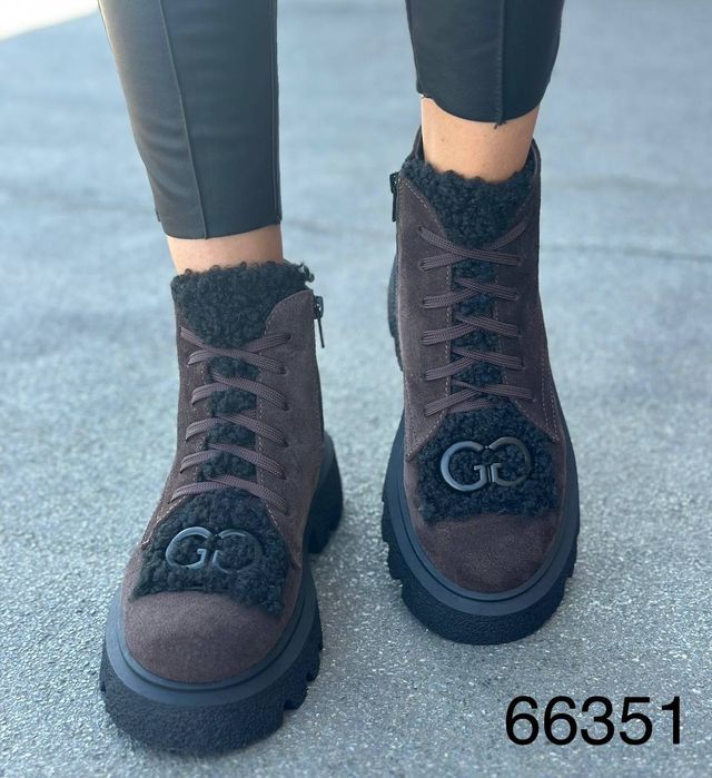 Жіночі шкіряні демісезонні черевики в кольорах