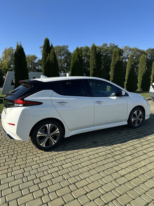 Продам Nissan Leaf 2021