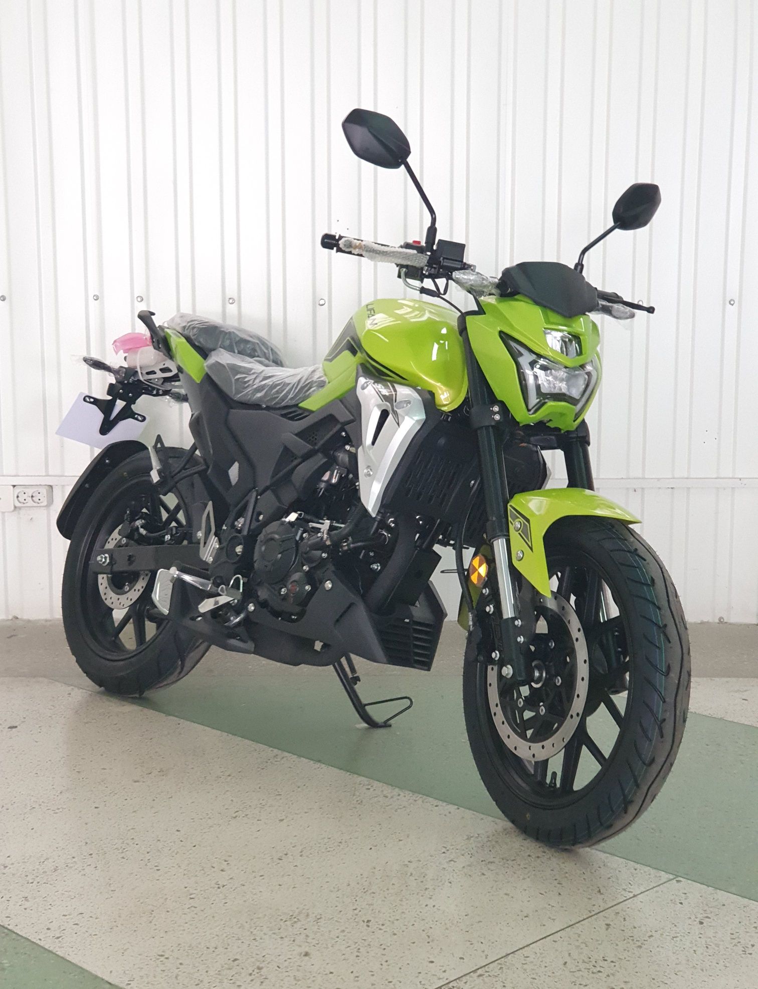 Lifan SR220-4V мотоцикл