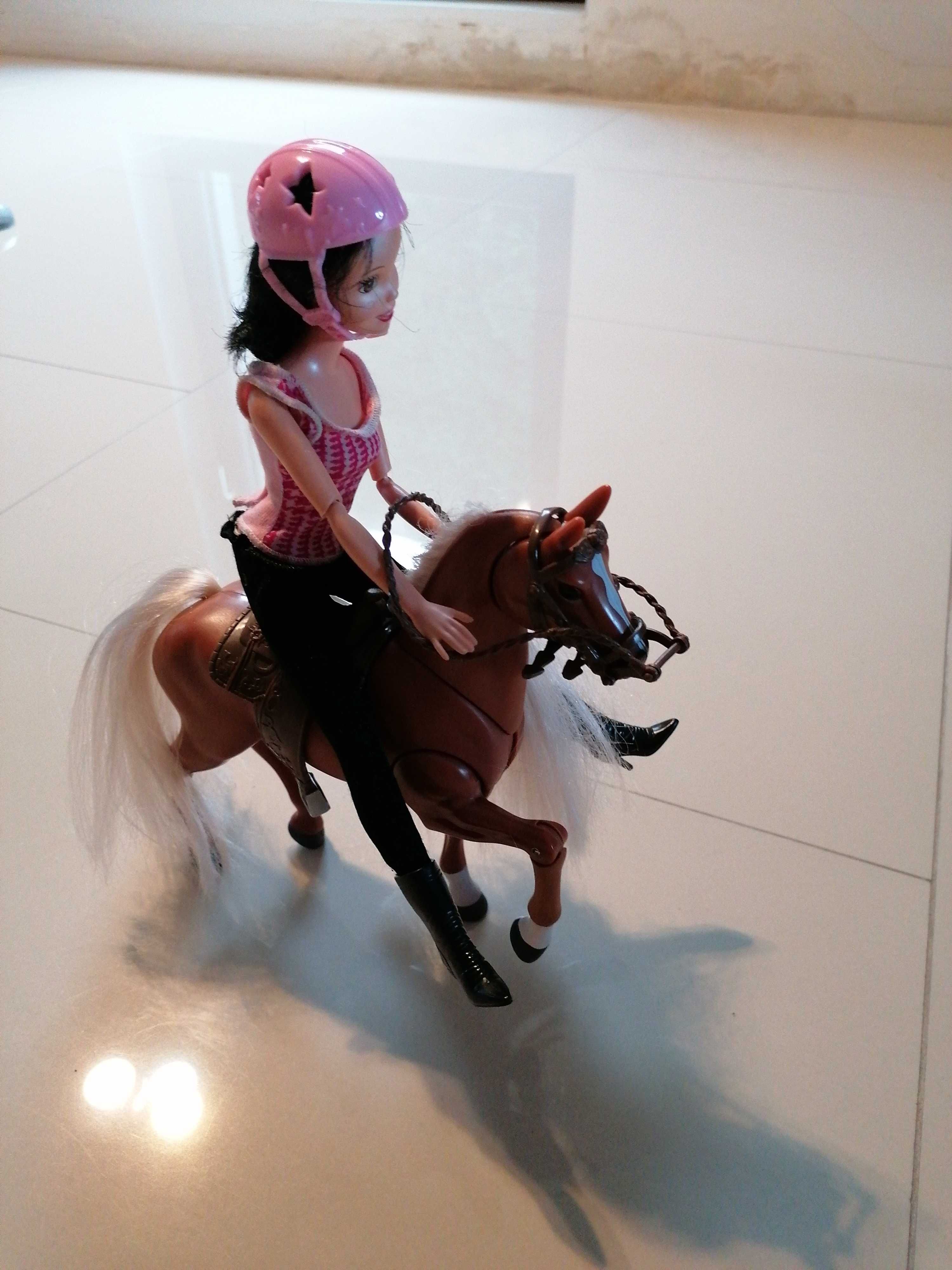 Lalka Barbie na koniu