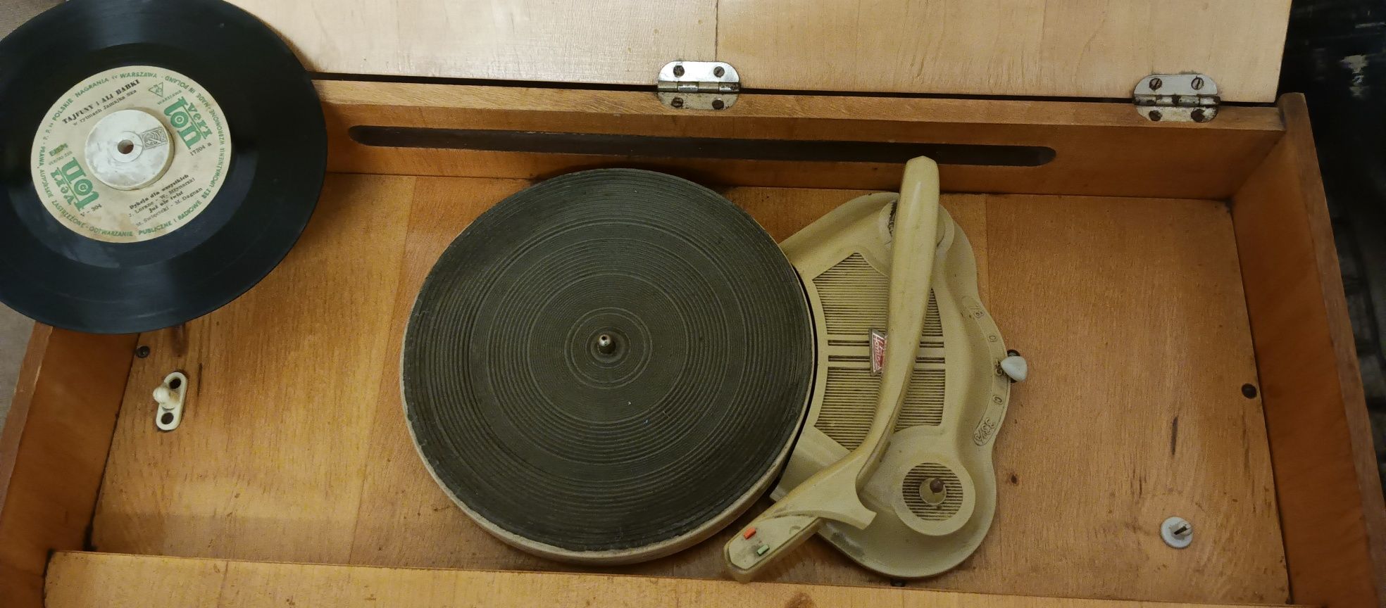 Stare radio PRL menuet 1967 r.