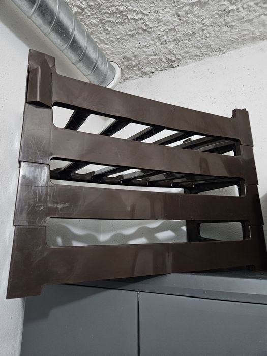 Garrafeira plástico castanha