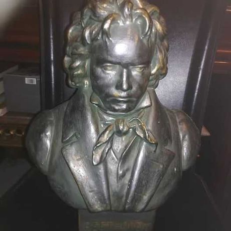 Estátua alusiva a Beethoven