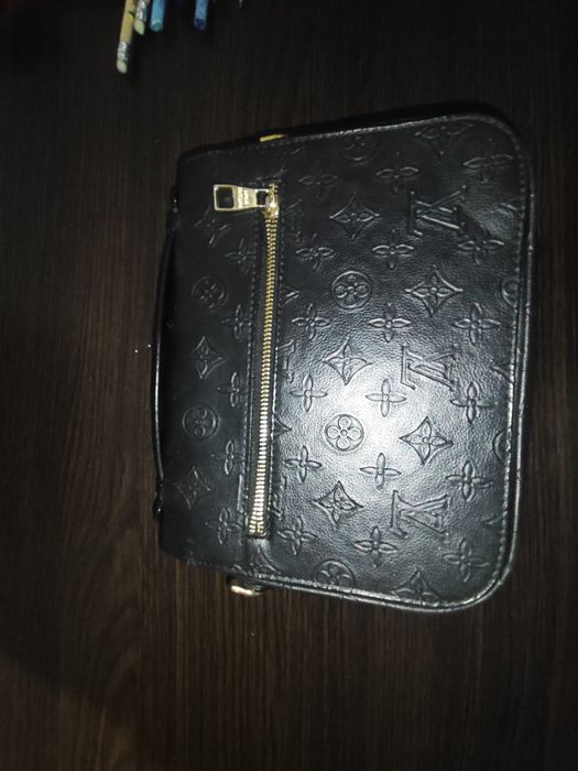 Продам женскую сумку Louis Vuitton