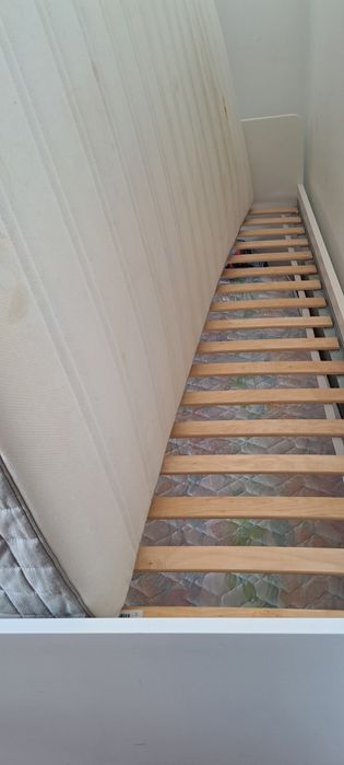 Cama Solteiro e dois colchões
