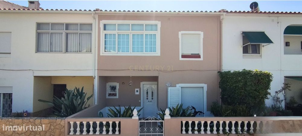 RESERVADO!!! Moradia em banda com amplos terraços e BBQ em Porches