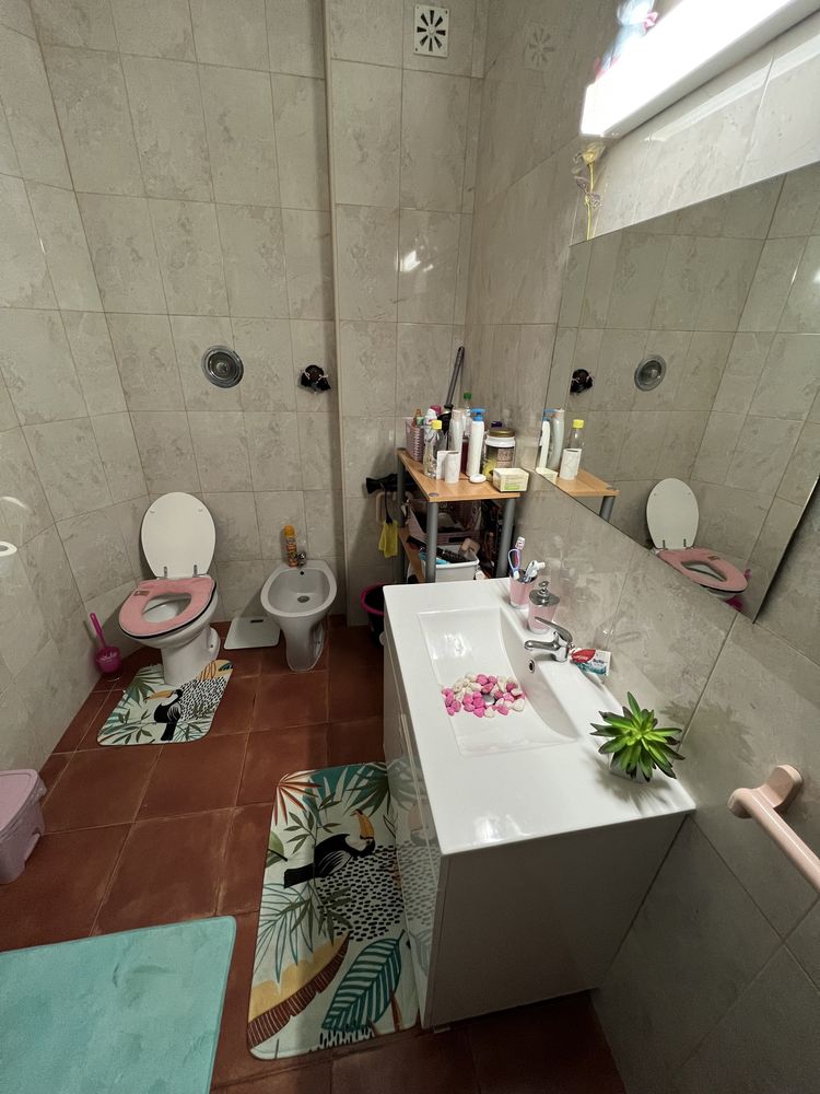 Arrendo quarto grande com varanda mulheres