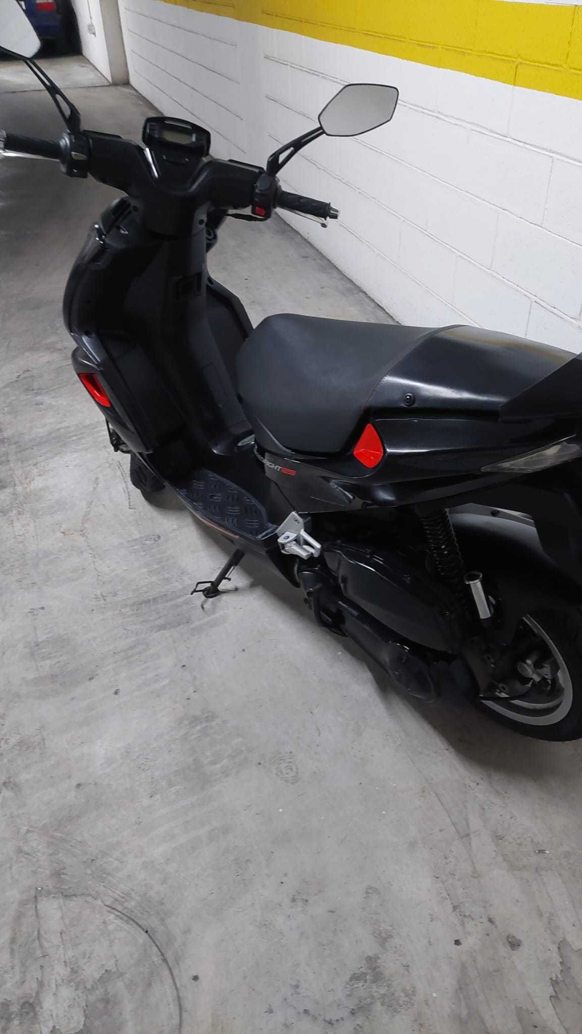 Peugeot speefight 125 igual a nova