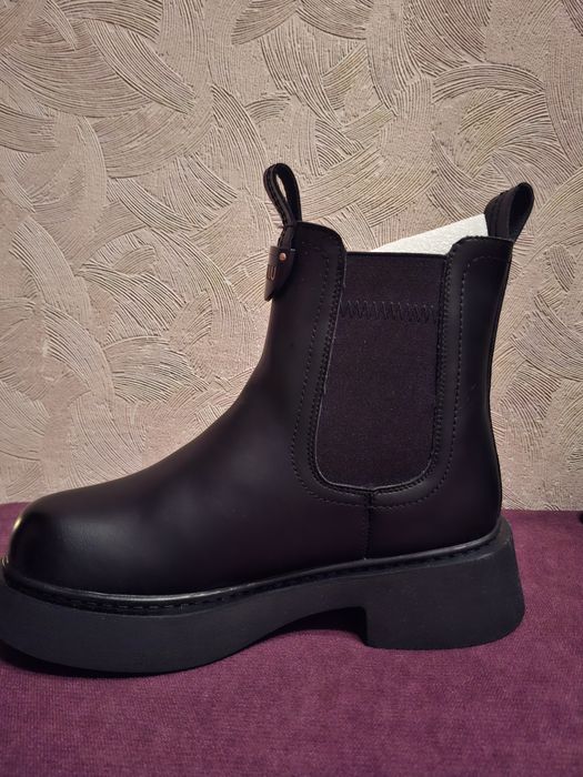 Продам нові жіночі черевики "Челсі "