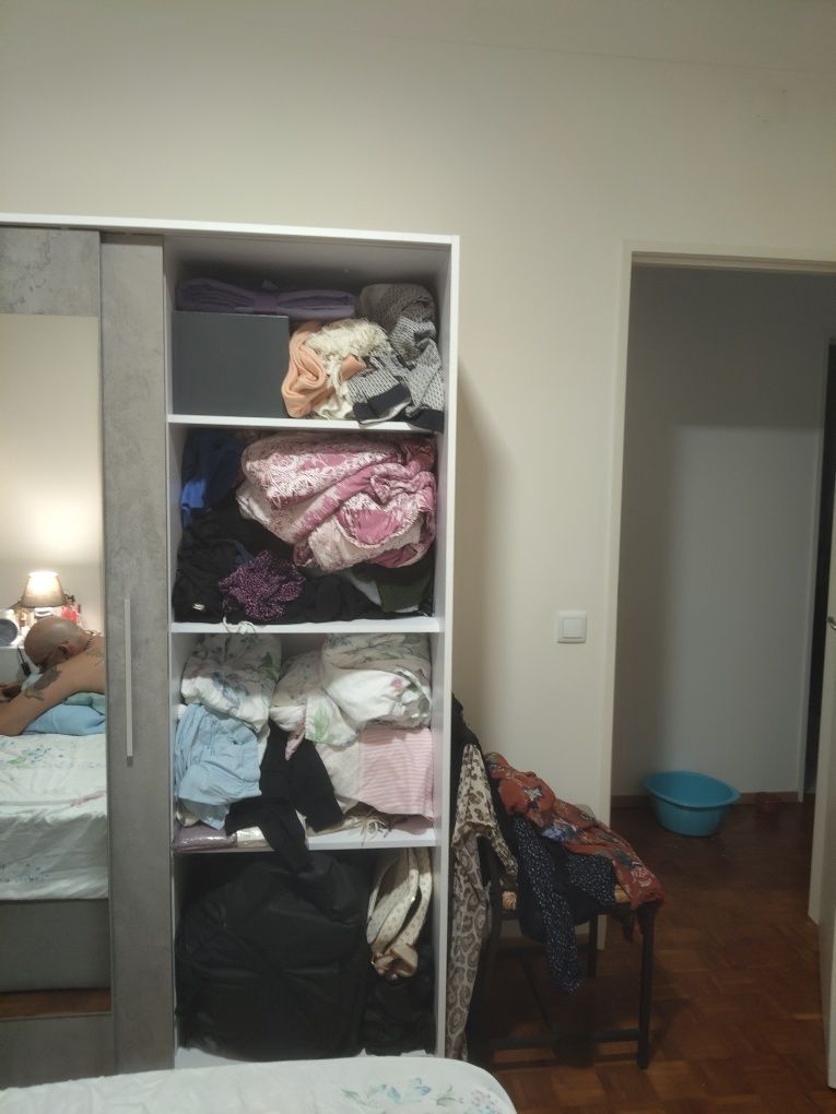 Roupeiro literalmente novo