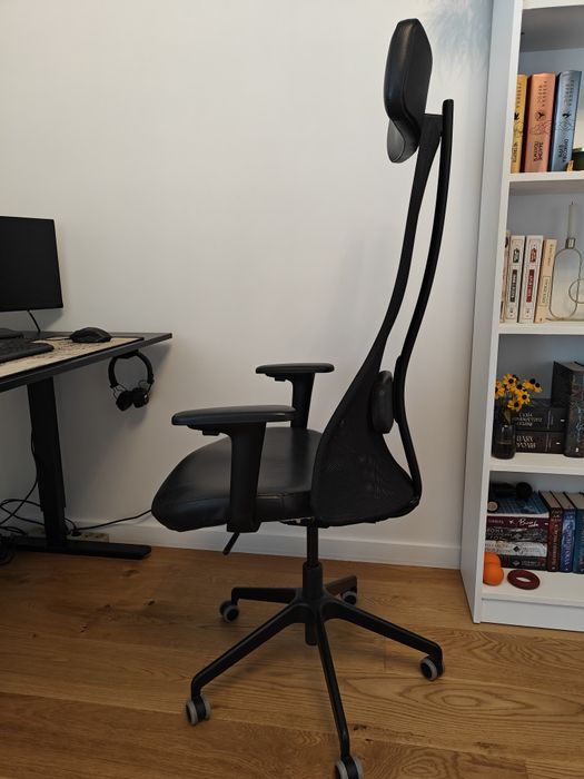 Офісне крісло IKEA JARVFJALLET чорний