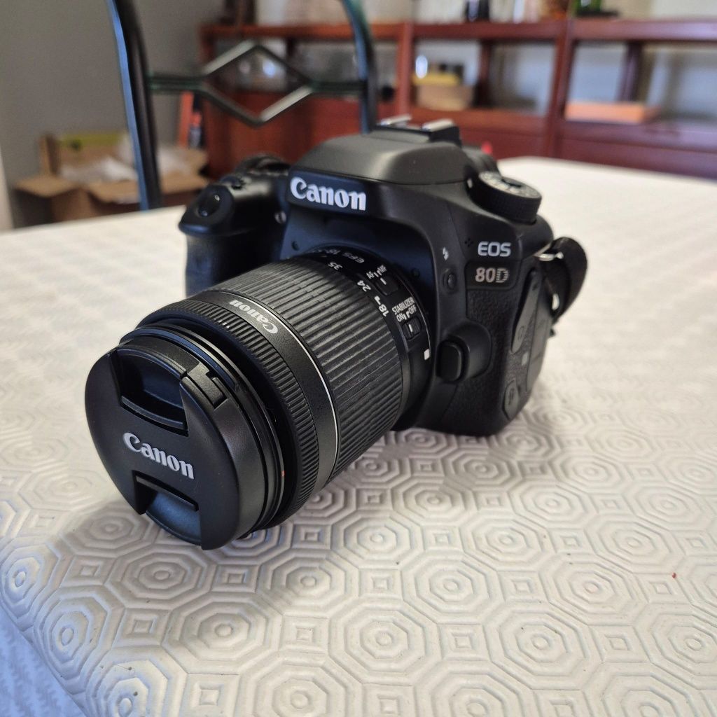 Canon 80D com lente Kit