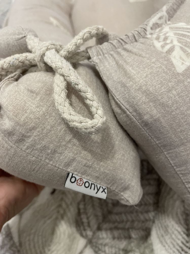 Кокон-гніздечко для новонароджених Boonyx Plume бежевий з пір'їнками