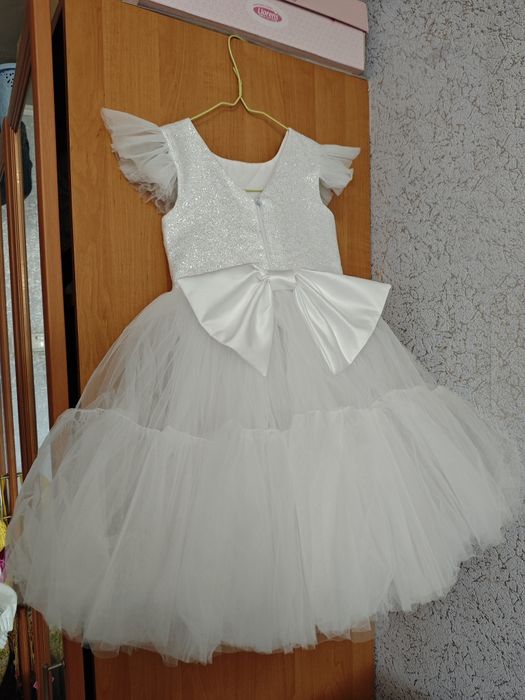 Святкова сукня для дівчинки