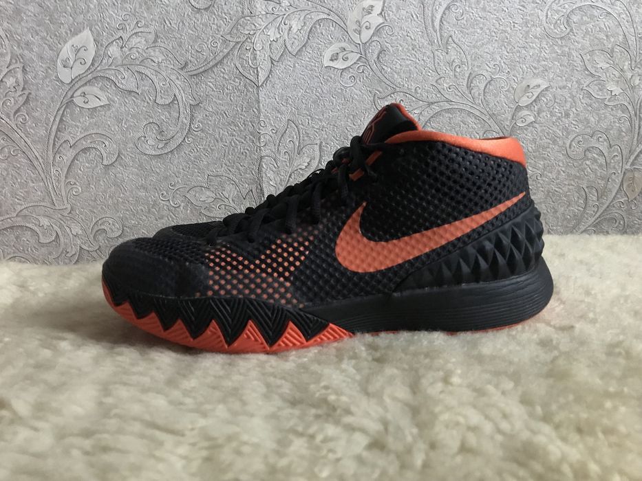 Оригінал! Кросівки Nike Kyrie баскетбол волейбол 41 40,5 40 41 26 25