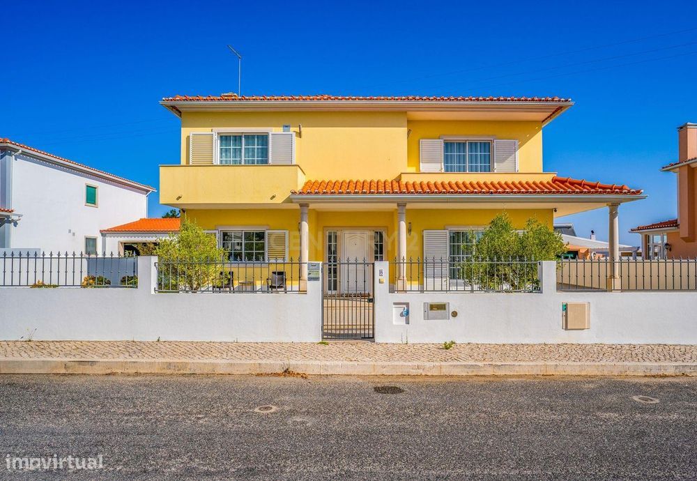 Moradia T4 Exclusiva | Lagoa Parceira | Tradição e Modernidade