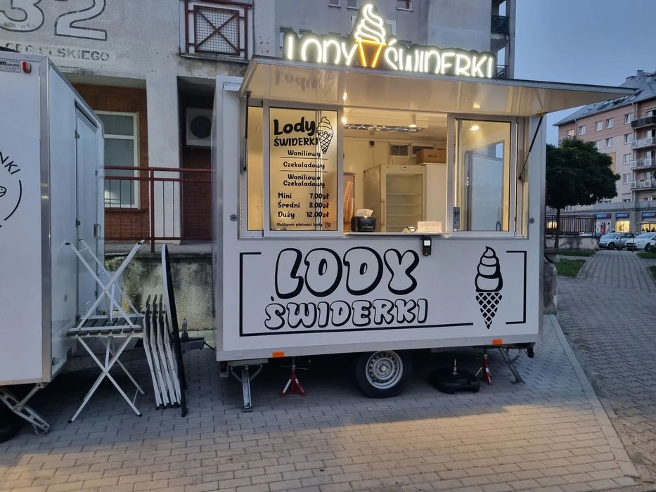 WNP SUSKI  Przyczepa przystosowana do sprzedaży lodów świderków.