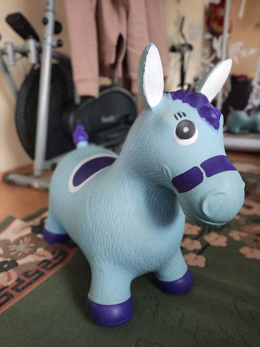 Меблі,комод дитячий зі столиком