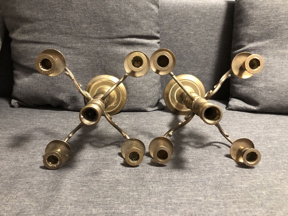 Dwa pięcioramienne mosiężne świeczniki