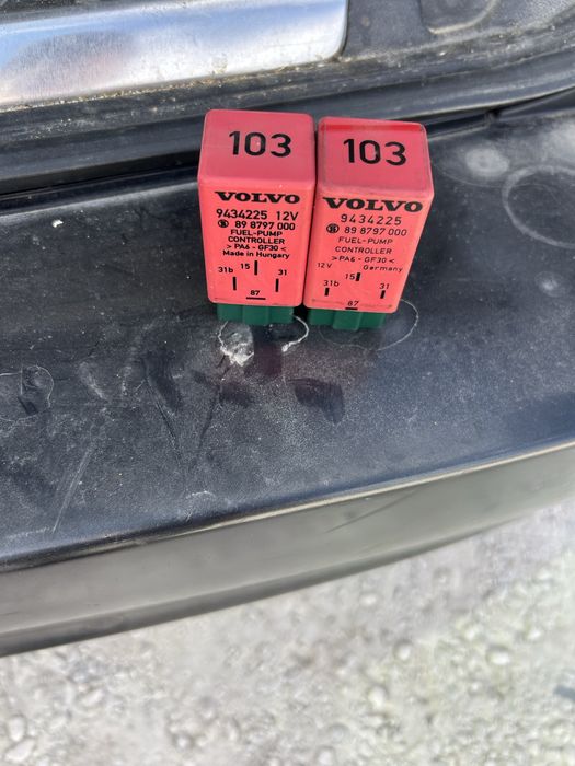 Реле бензонасосу 103  для volvo  850,v70,s70