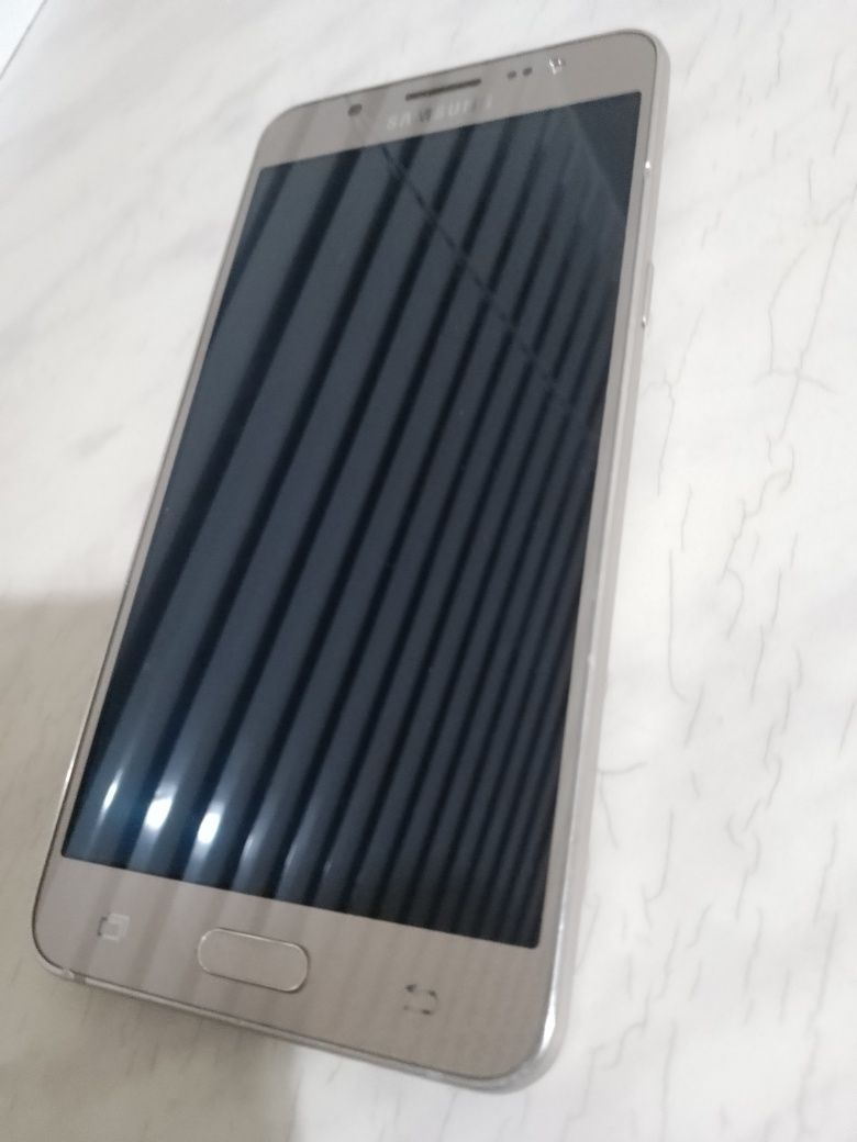 Мобільний телефон SAMSUNG J5, 2/16G, нормальний робочий стан