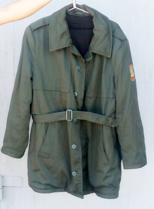 Зимняя куртка тёмнозелённая утеплённая подкладка на ватине с ремнём