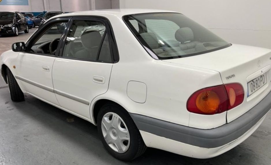 Toyota Corolla 1.3 Terra apenas 118 mil kms