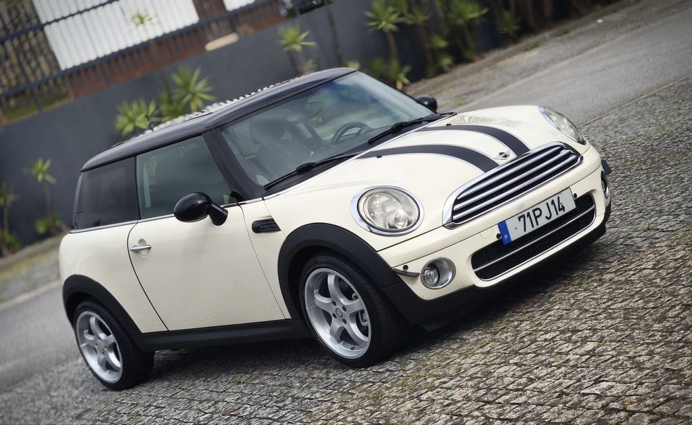 Mini Cooper 1.6 HDI 110 CV ( Versao Com 2 Panoramico )