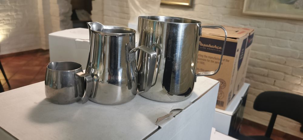 Пітчери професійні для молока