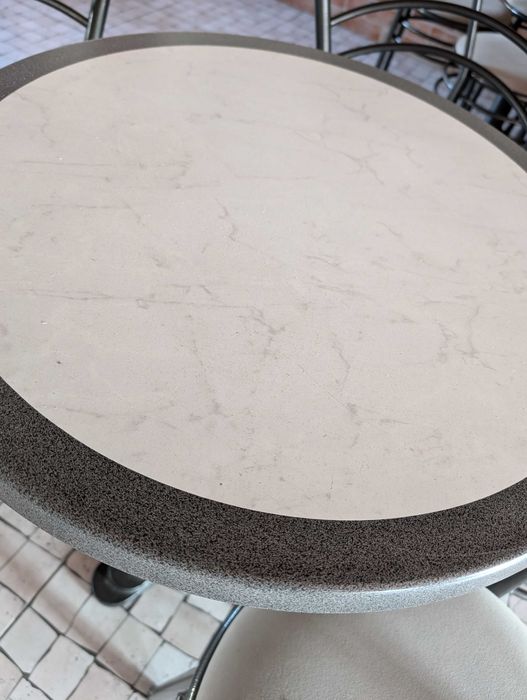 Mesas e cadeiras de café/bar