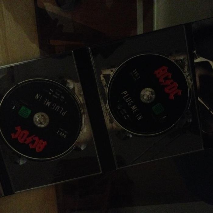 AC/DC colectânea DVDs "Plug me in"