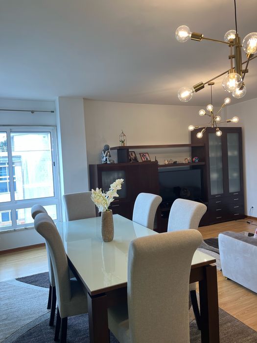 Mesa extensível e 6 cadeiras