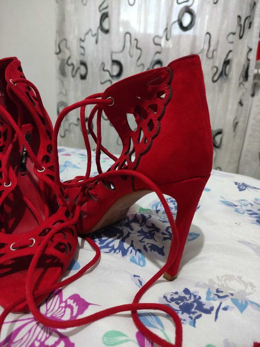 Sapatos Zara, vermelhos, novos, 35