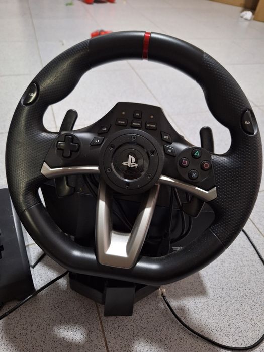 Volante e pedais PS4.