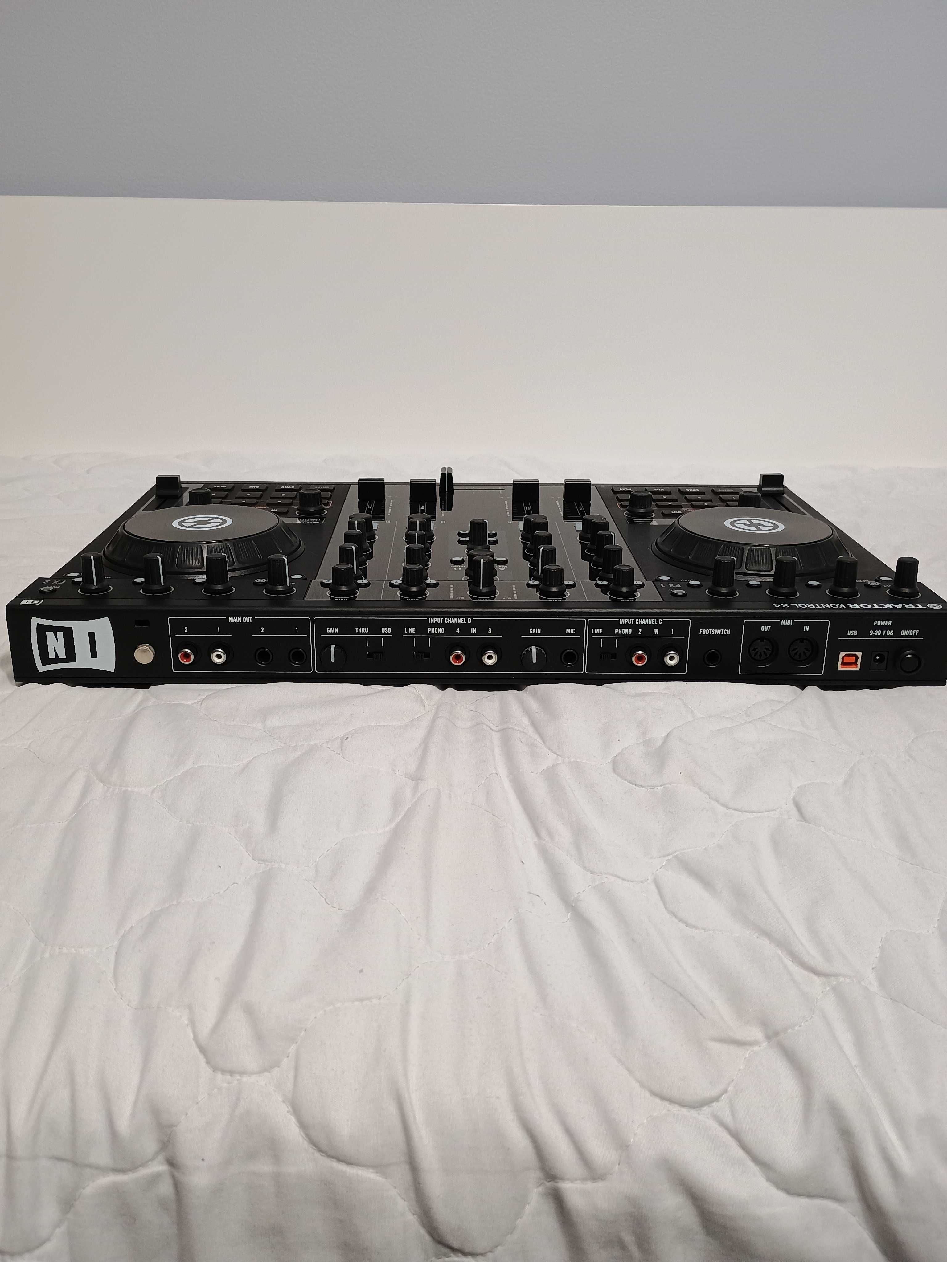 NI Traktor Kontrol S4