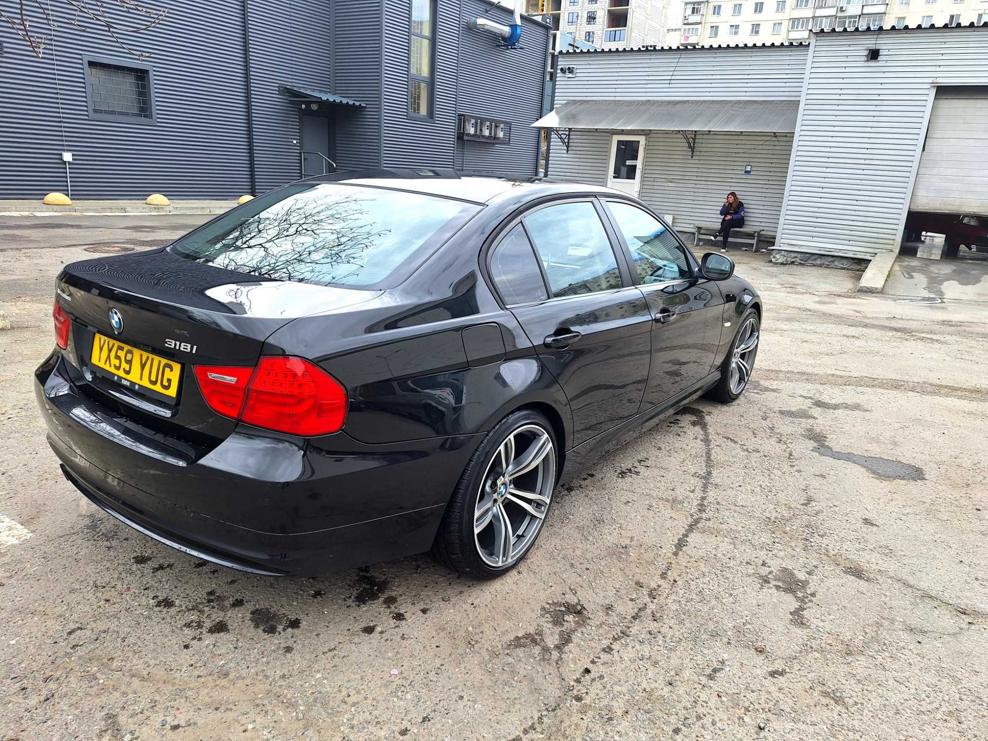 Bmw 318 is 2009 petrol 2l(Англія)